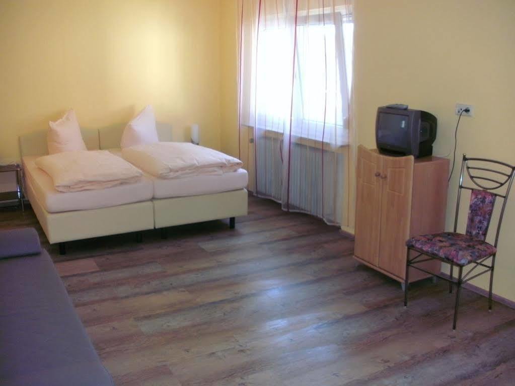 Hotel Am Hindenburgplatz Appenweier Bagian luar foto